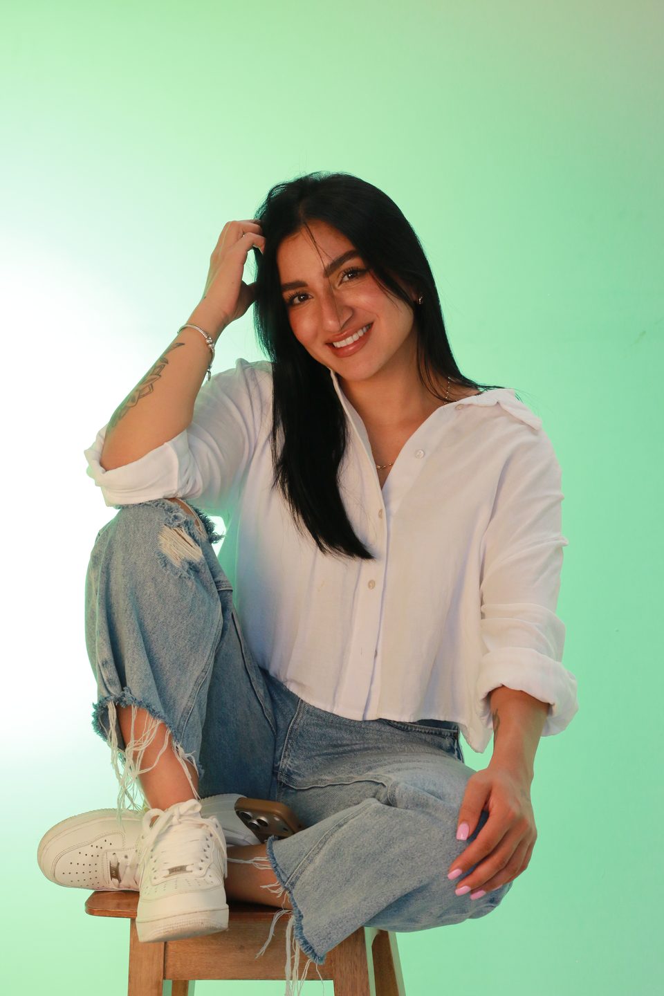 Camila Quiroga en una sesión de fotografía comercial de estudio